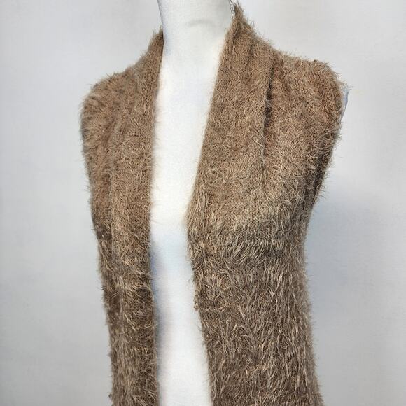 Escio Crochet Back Cardigan Size L Tan Sleeveless Draped Open Fuzzy Eyelash Chic - Picture 3 of 9